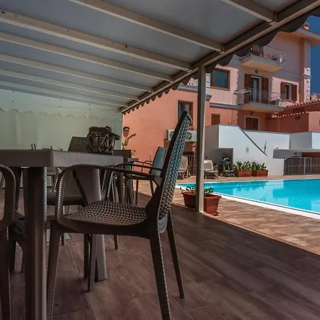 Relaxing Cristal Bedroom Sleeps 5 Persons Santa Teresa Gallura
